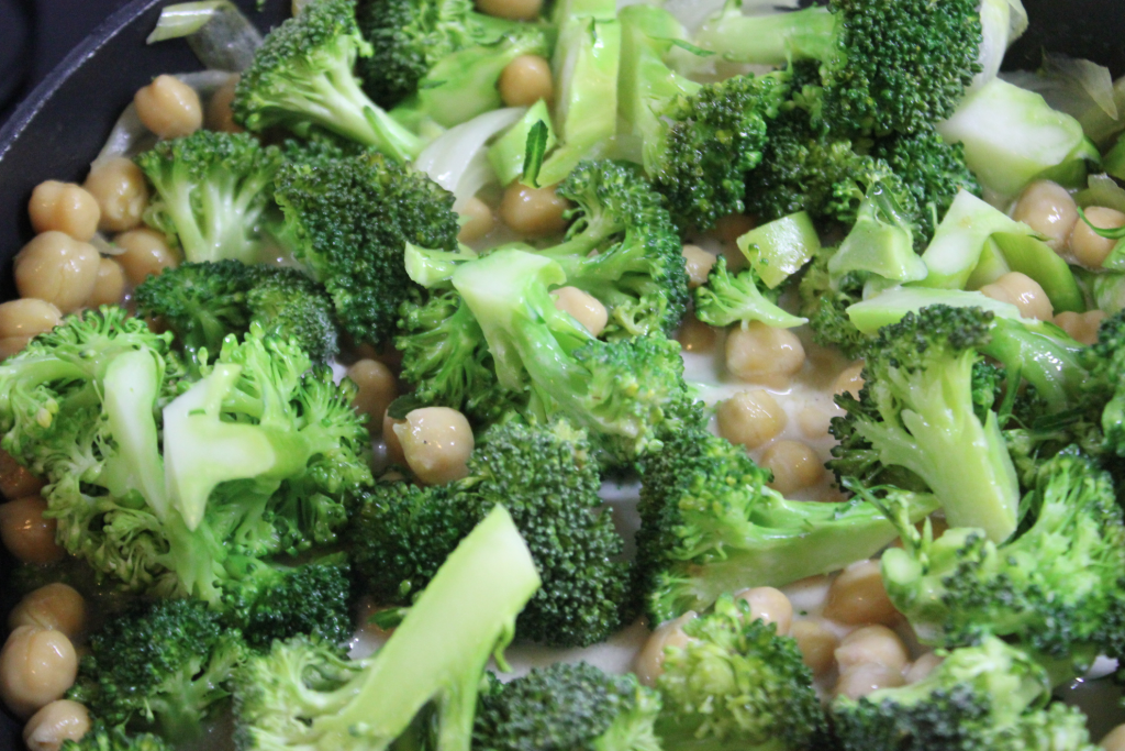 Helpot kasvisruoat L I L O U 's #lilous @KPohjanvirta broccoli-curry zucchini-pasta #kasvisruoka #macuisine #kotiruoka jouluruoka ullanlinna